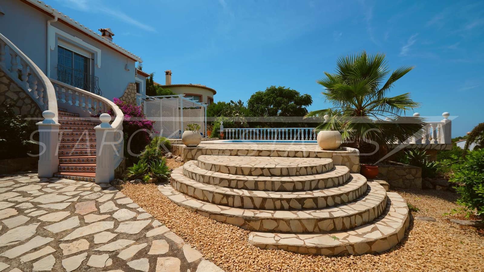 3 bedroom Villa for sale in Rafol de Almunia with pool garage - € 435,000 (Ref: 9926585)