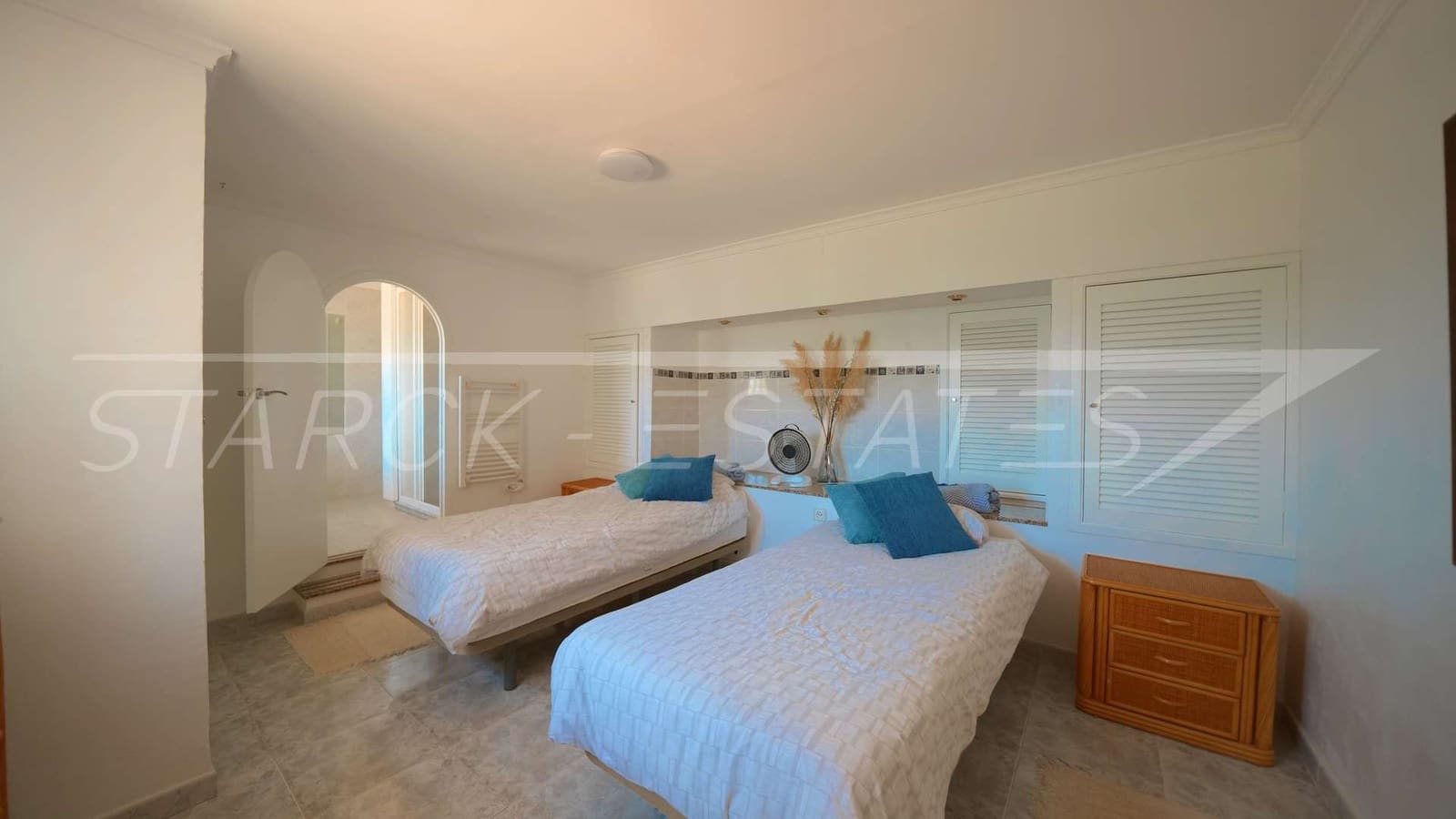 3 bedroom Villa for sale in Benidoleig with pool - € 475,000 (Ref: 9932437)