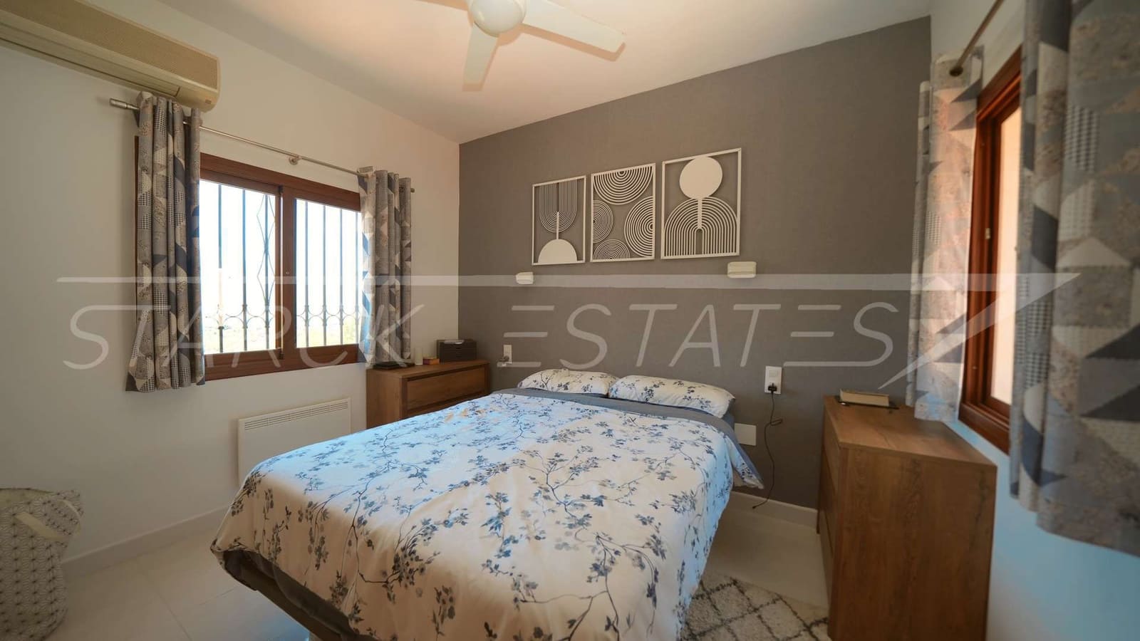 3 bedroom Villa for sale in Benidoleig with pool - € 475,000 (Ref: 9932437)