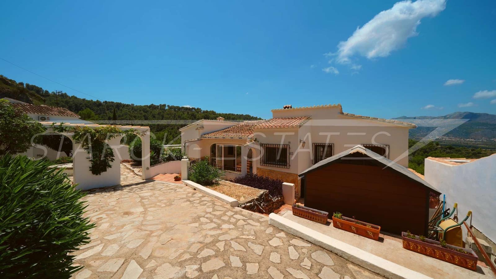 3 bedroom Villa for sale in Benidoleig with pool - € 475,000 (Ref: 9932437)