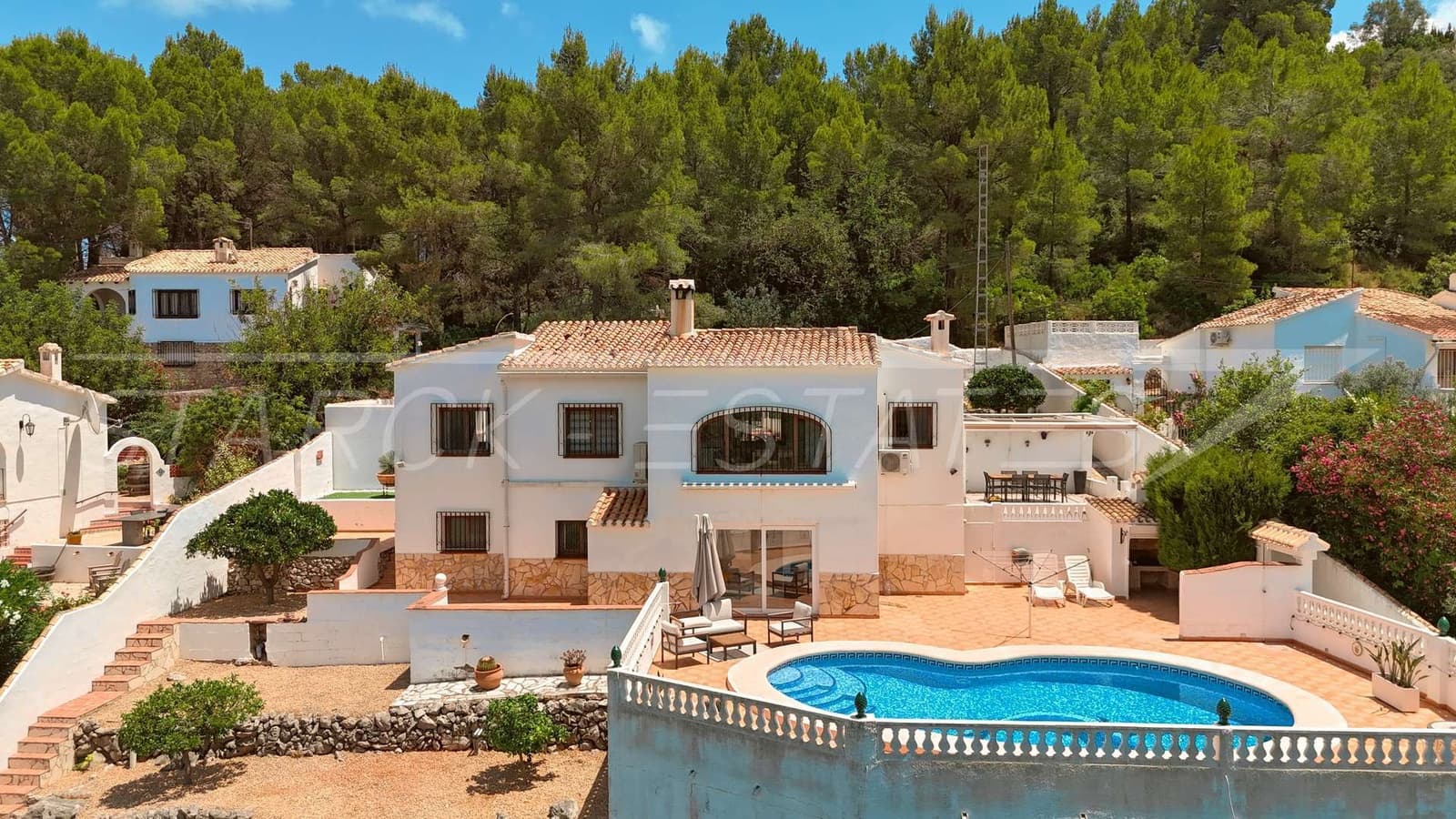 3 bedroom Villa for sale in Benidoleig with pool - € 475,000 (Ref: 9932437)