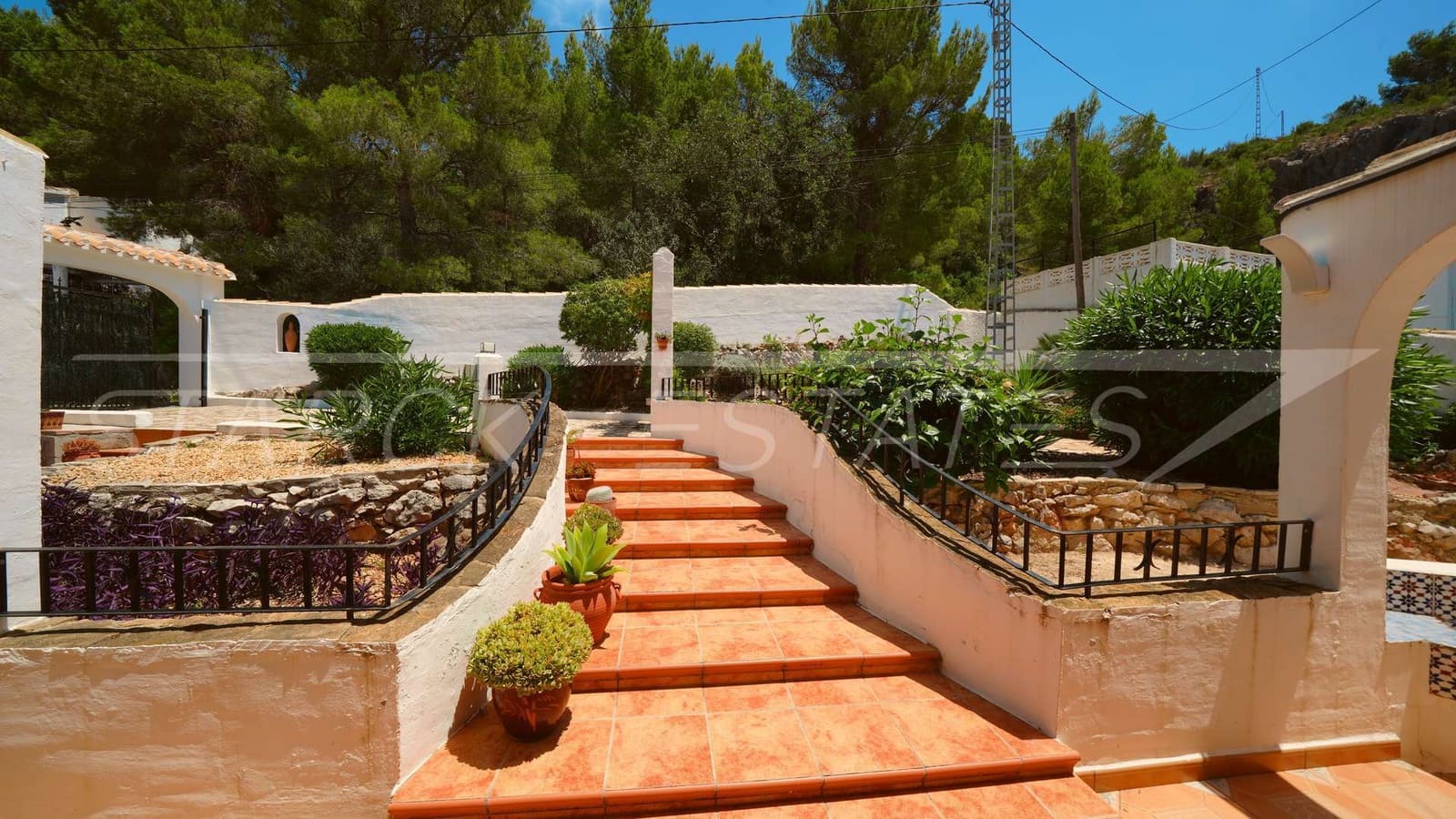 3 bedroom Villa for sale in Benidoleig with pool - € 475,000 (Ref: 9932437)