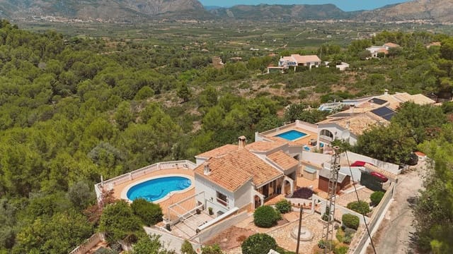 3 bedroom Villa for sale in Benidoleig with pool - € 475,000 (Ref: 9932437)