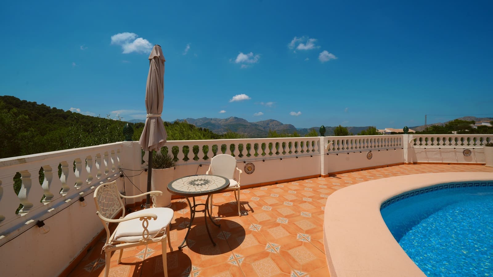 3 bedroom Villa for sale in Benidoleig with pool garage - € 475,000 (Ref: 9932437)