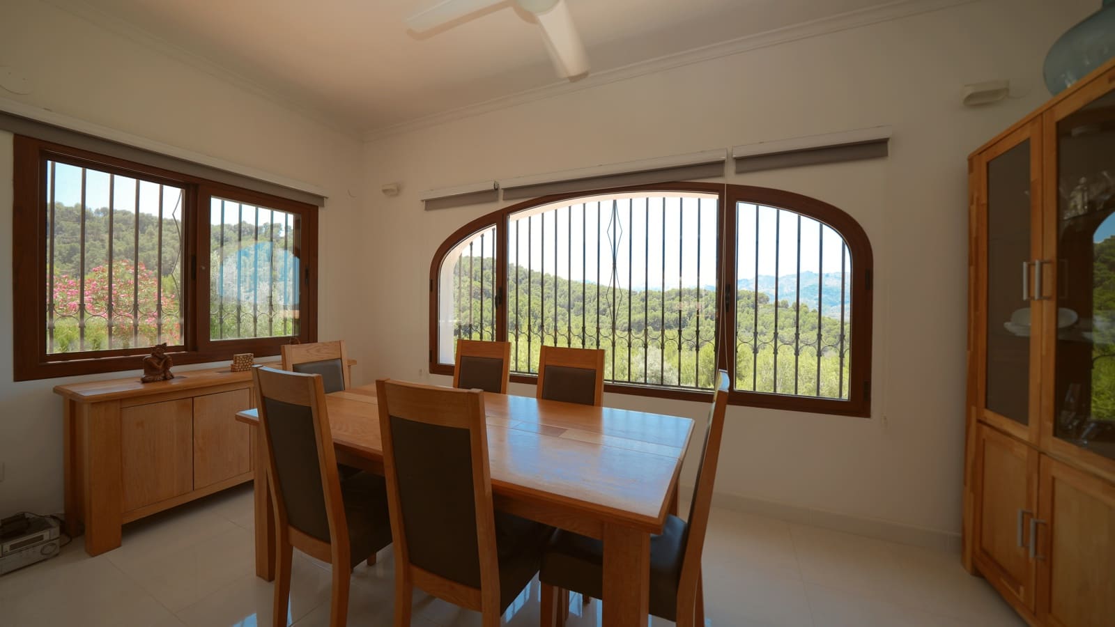 3 bedroom Villa for sale in Benidoleig with pool garage - € 475,000 (Ref: 9932437)