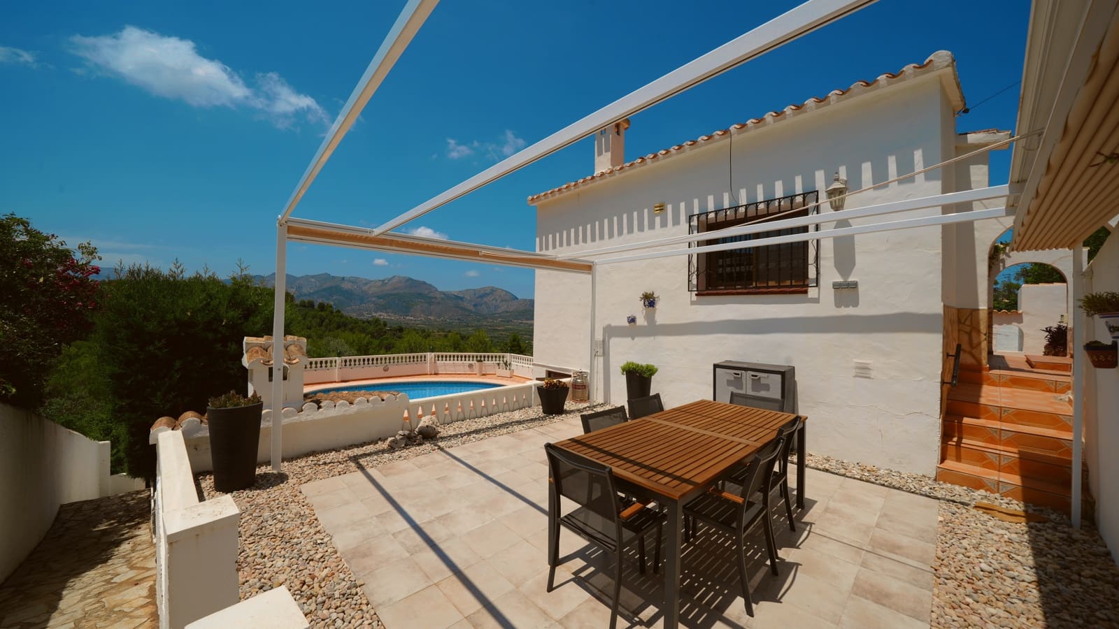 3 bedroom Villa for sale in Benidoleig with pool garage - € 475,000 (Ref: 9932437)
