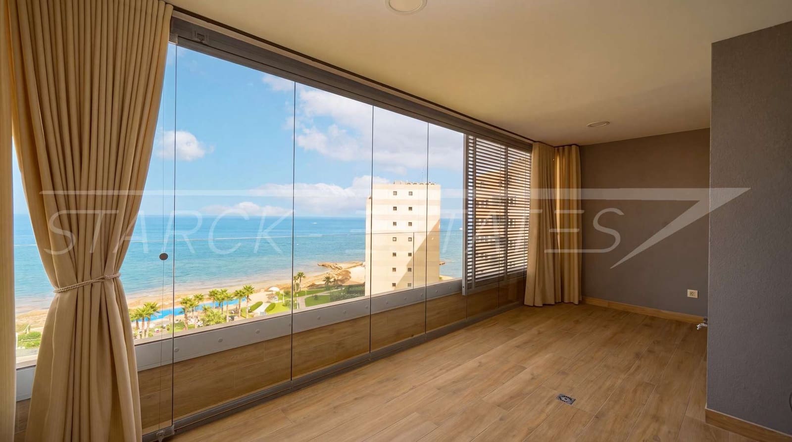 Apartamento de 2 habitaciones en Orihuela Costa en venta con piscina - 540.000 € (Ref: 9977933)