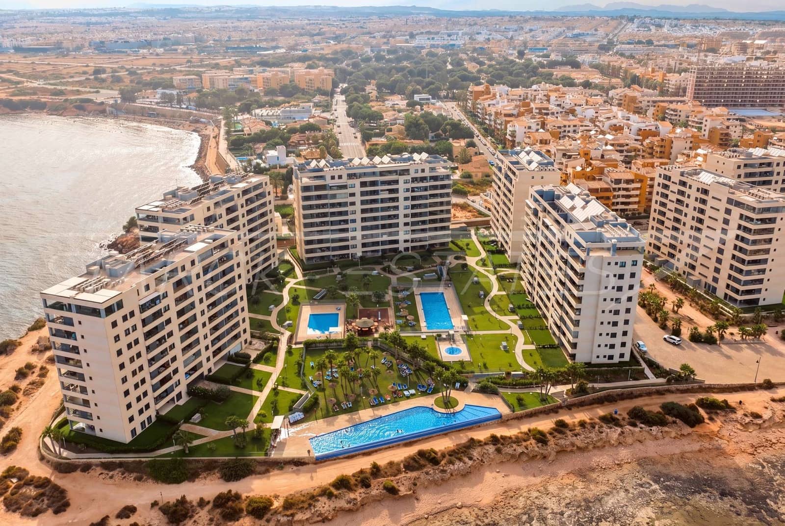 Apartamento de 2 habitaciones en Orihuela Costa en venta con piscina - 540.000 € (Ref: 9977933)