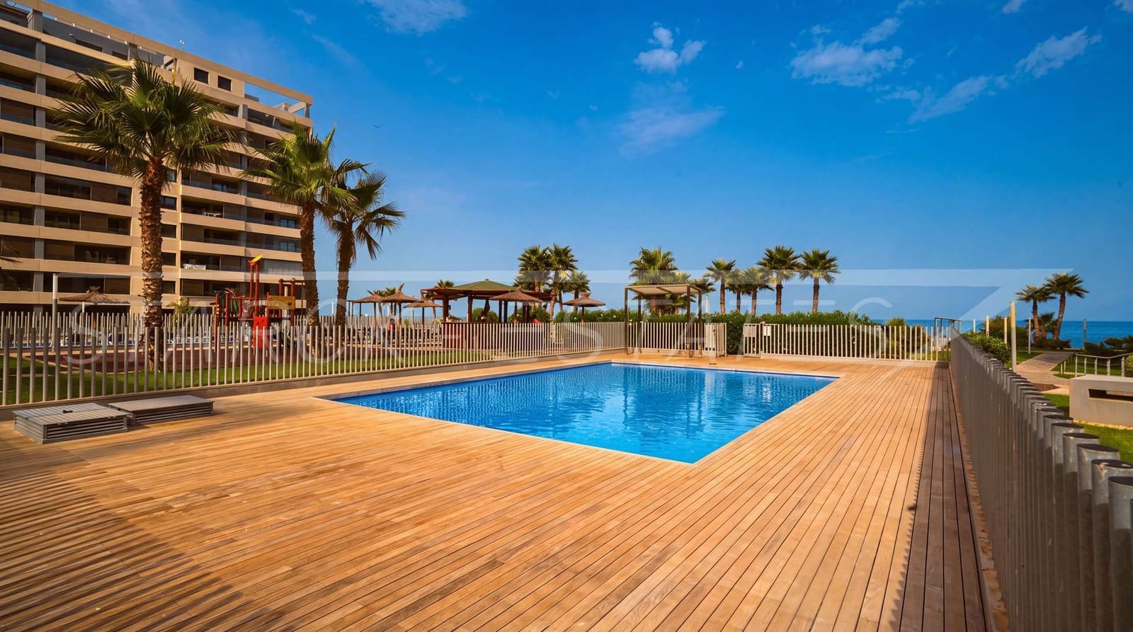 Apartamento de 2 habitaciones en Orihuela Costa en venta con piscina - 540.000 € (Ref: 9977933)