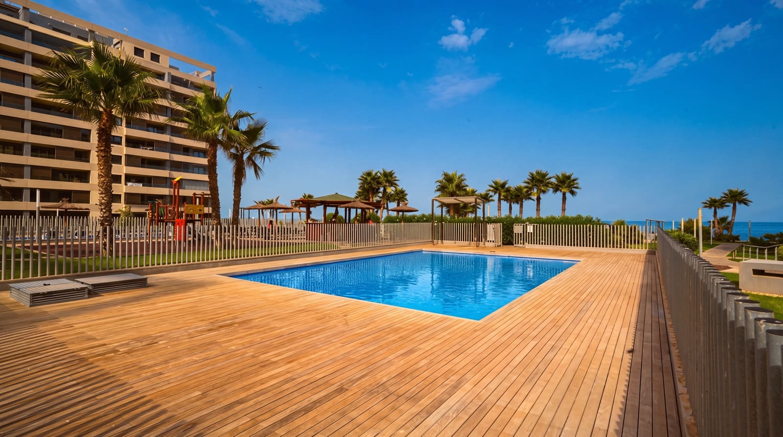 2 bedroom Apartment for sale in Punta Prima with pool garage - € 540,000 (Ref: 9977933)