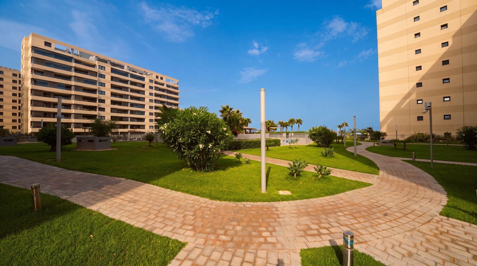 2 bedroom Apartment for sale in Punta Prima with pool garage - € 540,000 (Ref: 9977933)