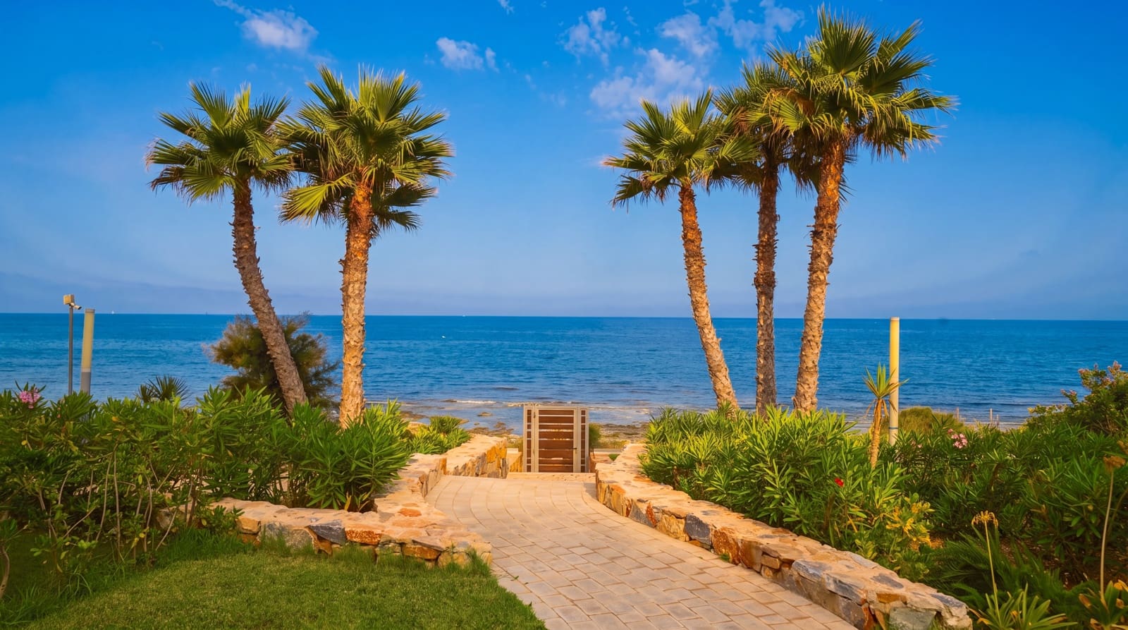 2 bedroom Apartment for sale in Punta Prima with pool garage - € 540,000 (Ref: 9977933)
