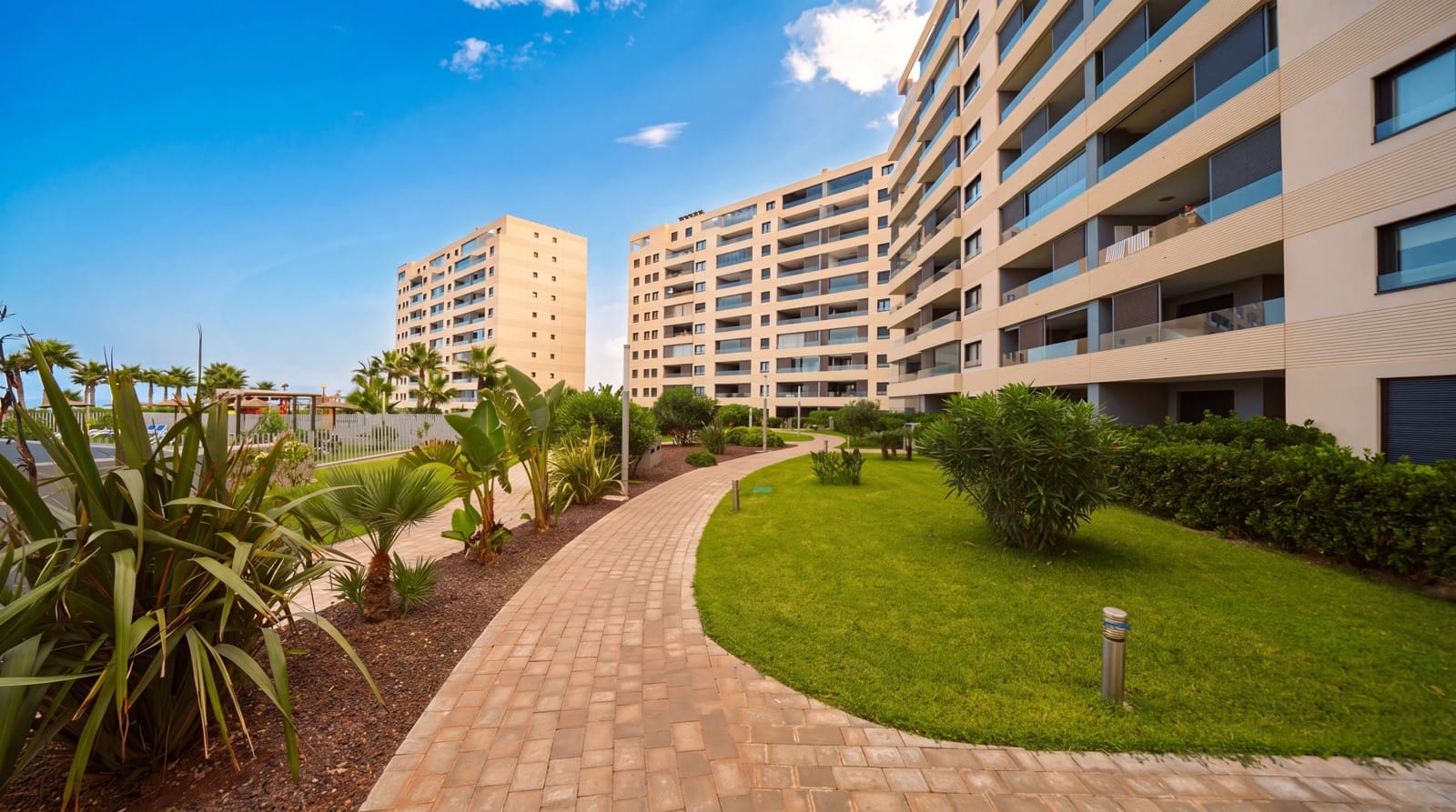 2 bedroom Apartment for sale in Punta Prima with pool garage - € 540,000 (Ref: 9977933)