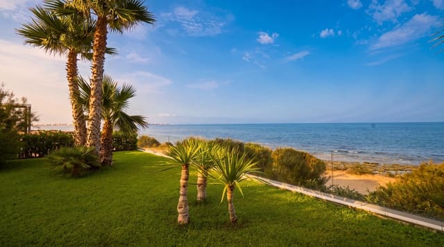 2 soveværelse Lejlighed til salg i Punta Prima, Torrevieja med swimmingpool garage - € 540.000 (Ref: 9977933)