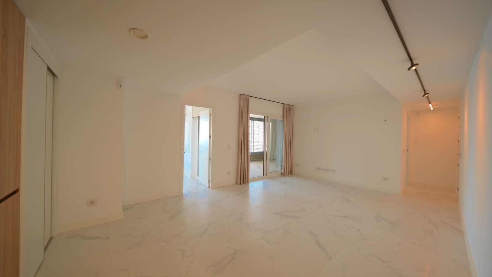 2 bedroom Apartment for sale in Punta Prima with pool garage - € 540,000 (Ref: 9977933)