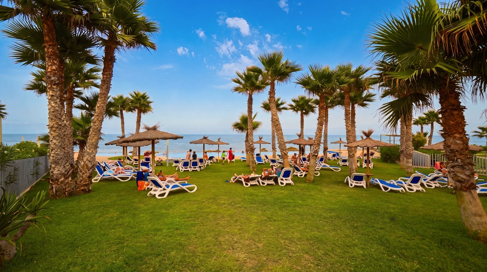 2 bedroom Apartment for sale in Punta Prima with pool garage - € 540,000 (Ref: 9977933)