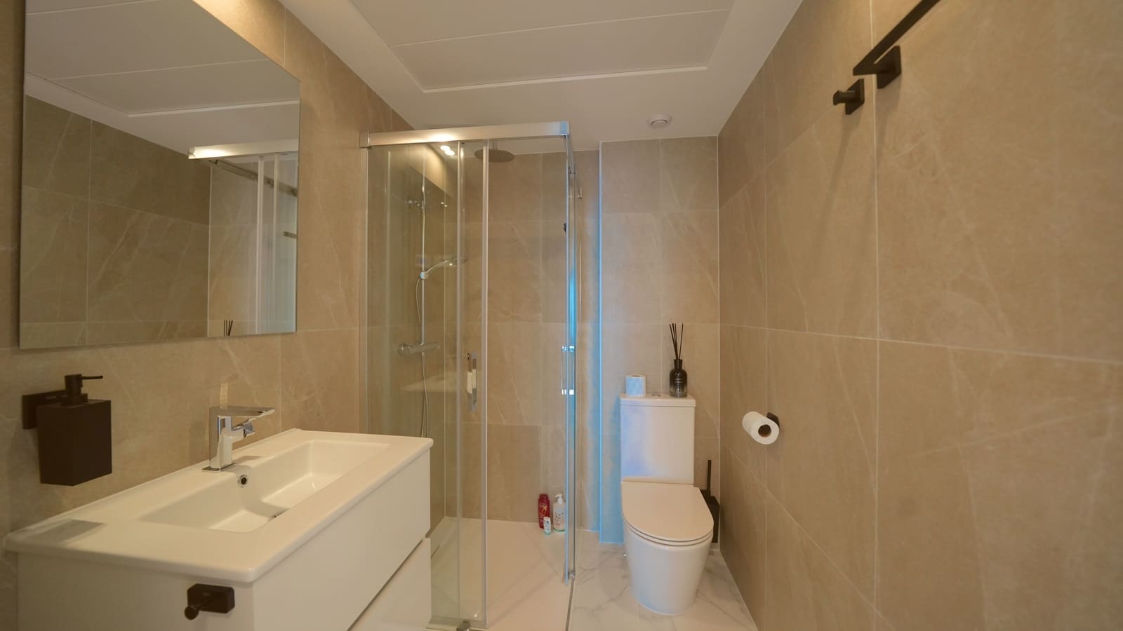 2 bedroom Apartment for sale in Punta Prima with pool garage - € 540,000 (Ref: 9977933)
