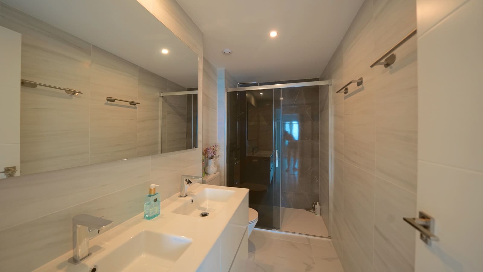 2 bedroom Apartment for sale in Punta Prima with pool garage - € 540,000 (Ref: 9977933)
