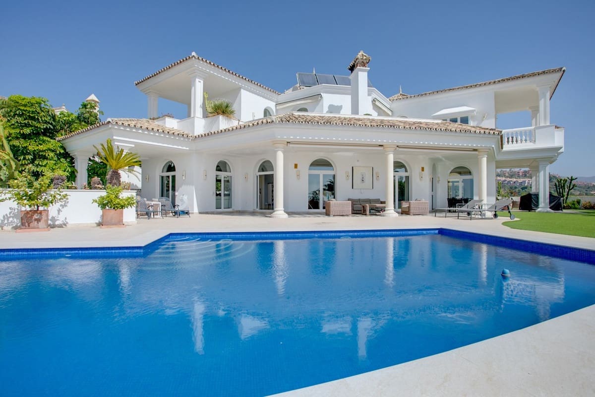5 bedroom Villa for sale in Benahavis with pool garage - € 4,500,000 (Ref: 10166902)