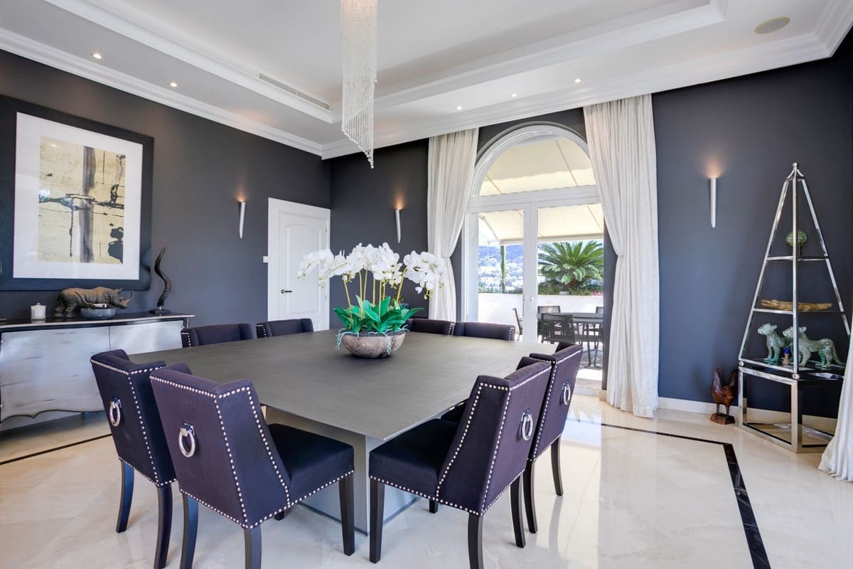 5 bedroom Villa for sale in Benahavis with pool garage - € 4,500,000 (Ref: 10166902)
