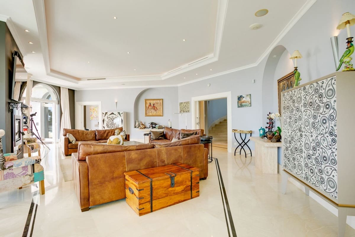 5 bedroom Villa for sale in Benahavis with pool garage - € 4,500,000 (Ref: 10166902)