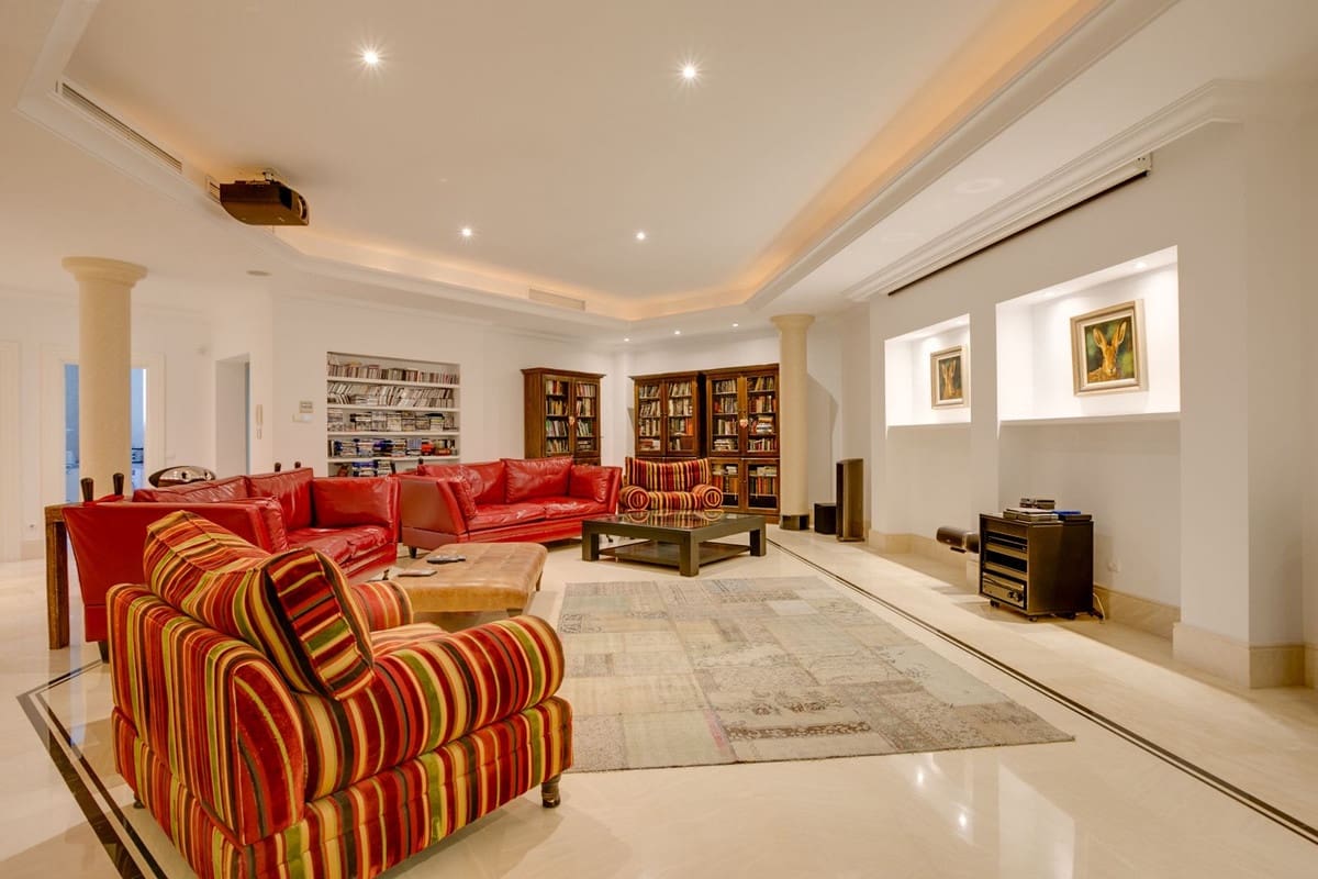 5 bedroom Villa for sale in Benahavis with pool garage - € 4,500,000 (Ref: 10166902)