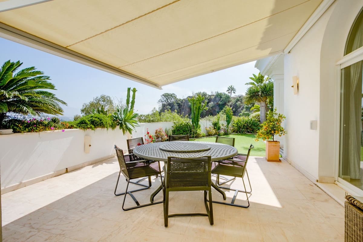 5 bedroom Villa for sale in Benahavis with pool garage - € 4,500,000 (Ref: 10166902)