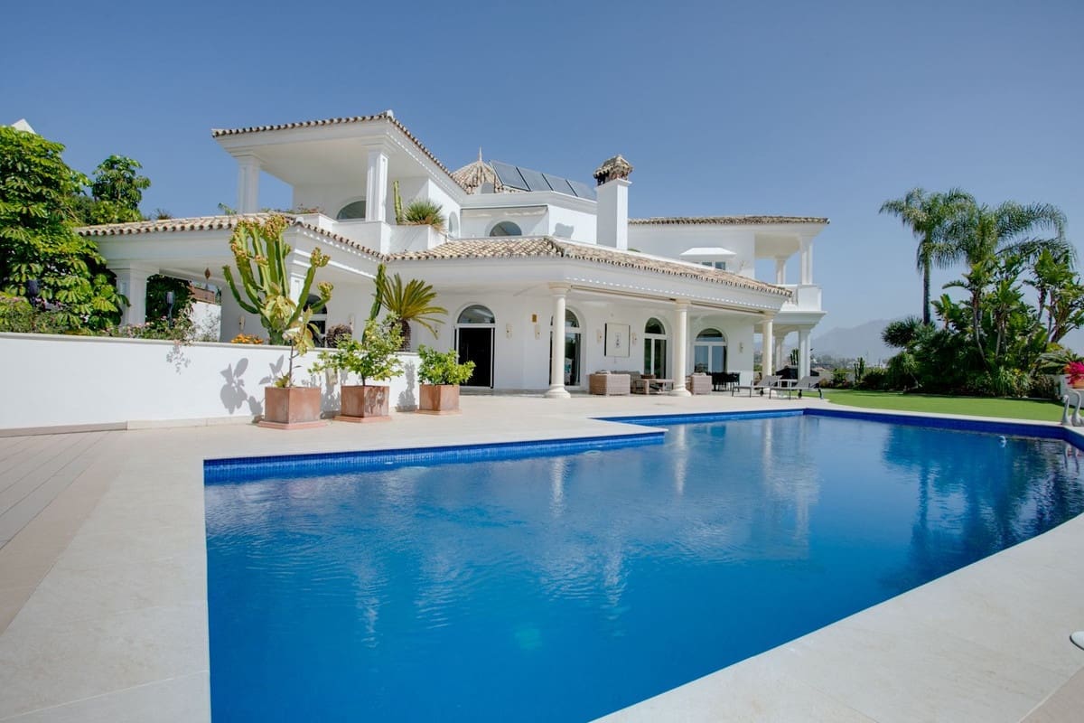 5 bedroom Villa for sale in Benahavis with pool garage - € 4,500,000 (Ref: 10166902)