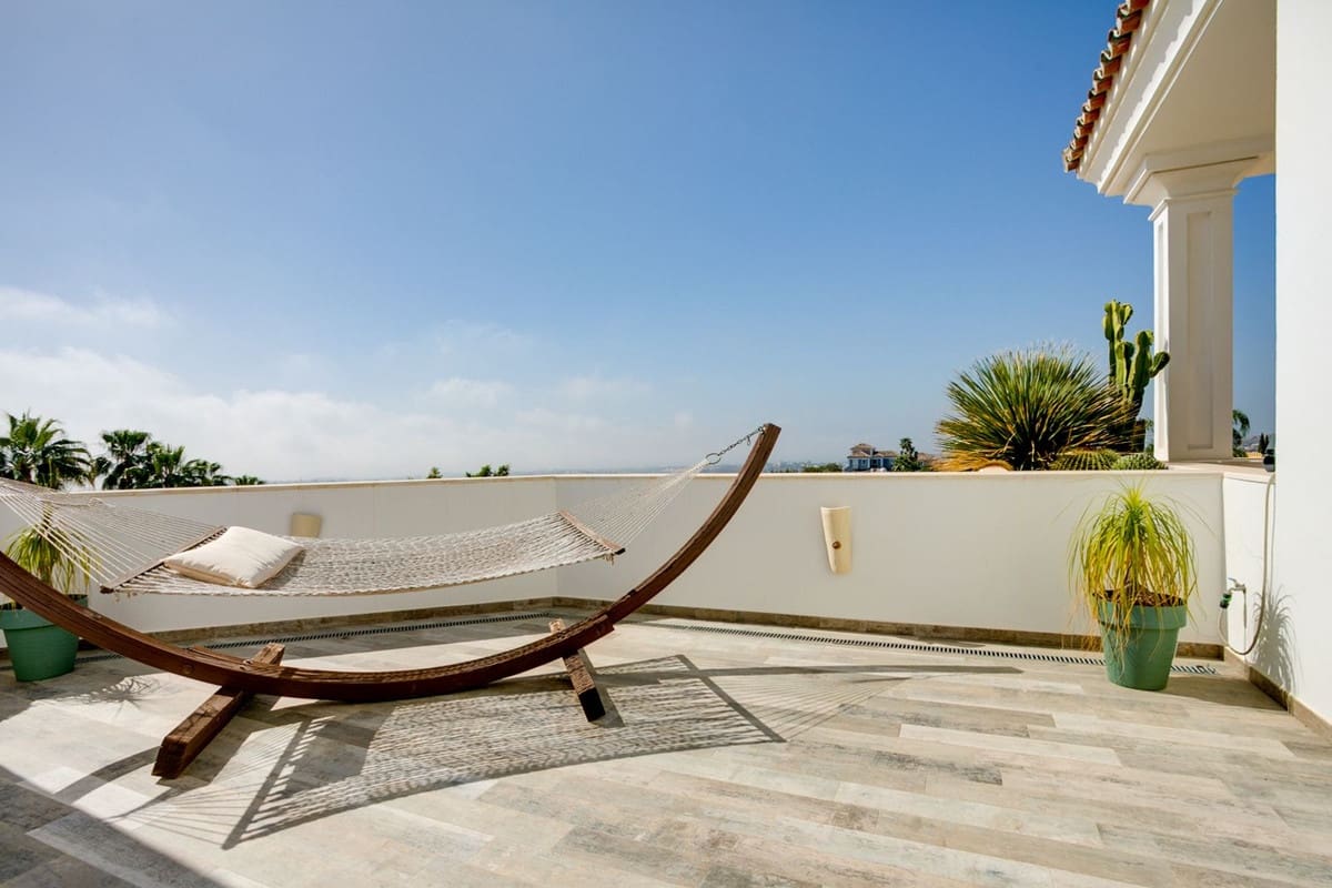 5 bedroom Villa for sale in Benahavis with pool garage - € 4,500,000 (Ref: 10166902)