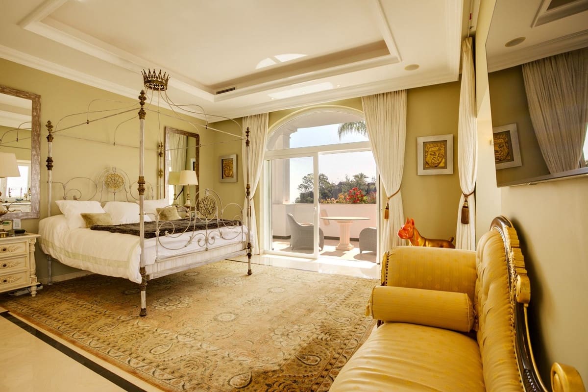 5 bedroom Villa for sale in Benahavis with pool garage - € 4,500,000 (Ref: 10166902)