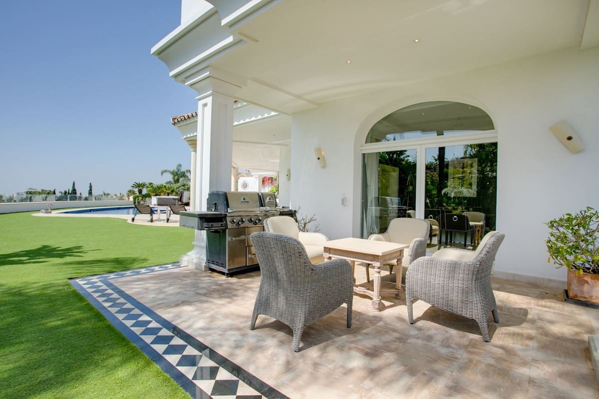 5 bedroom Villa for sale in Benahavis with pool garage - € 4,500,000 (Ref: 10166902)