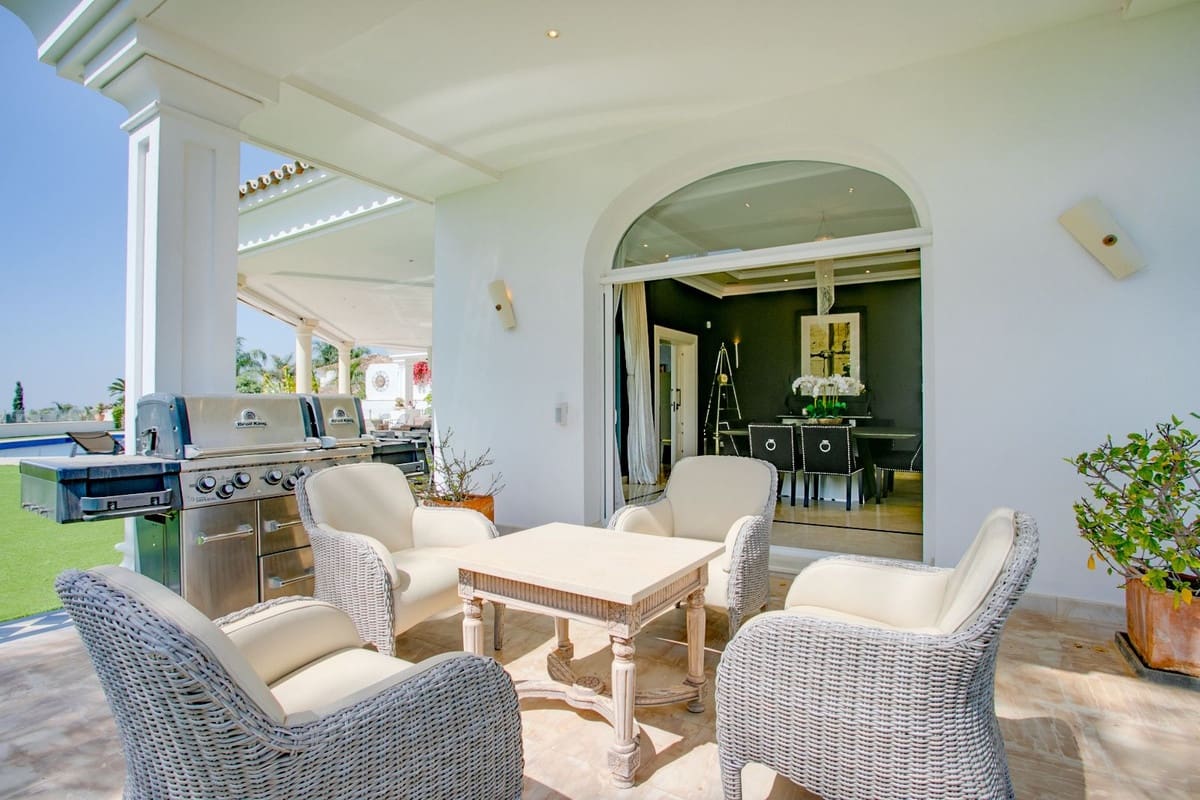 5 bedroom Villa for sale in Benahavis with pool garage - € 4,500,000 (Ref: 10166902)