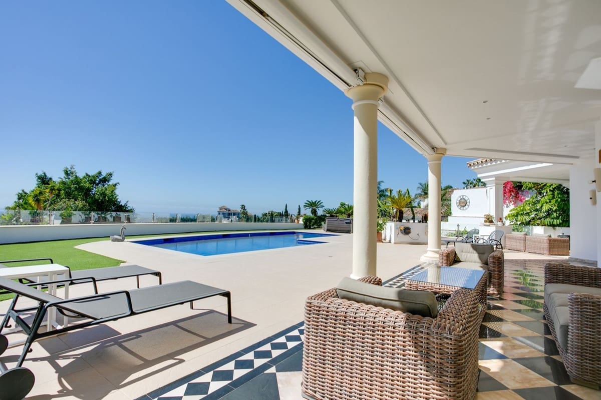 5 bedroom Villa for sale in Benahavis with pool garage - € 4,500,000 (Ref: 10166902)