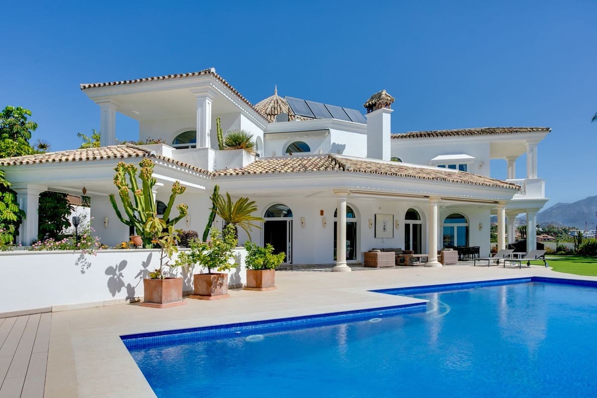5 bedroom Villa for sale in Benahavis with pool garage - € 4,500,000 (Ref: 10166902)