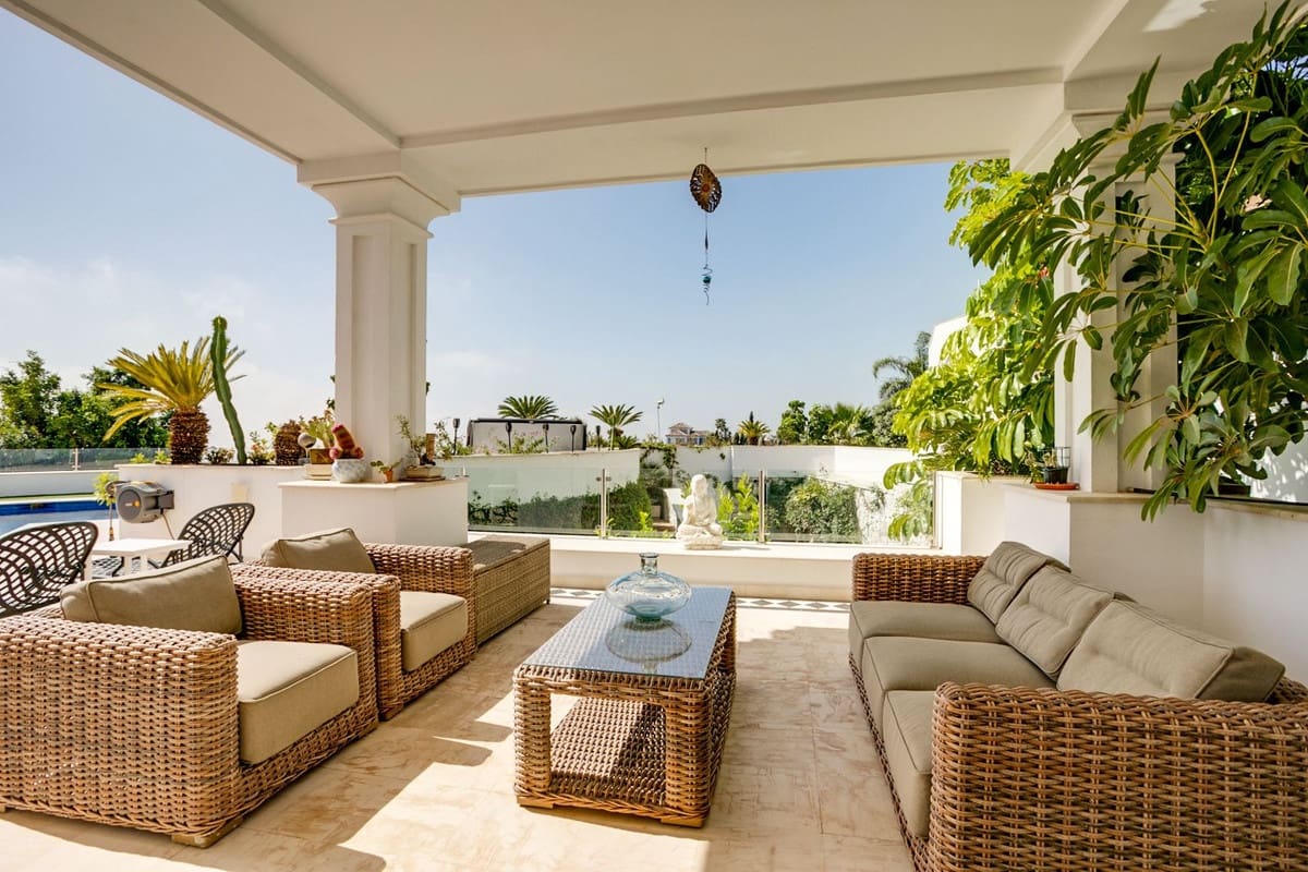 5 bedroom Villa for sale in Benahavis with pool garage - € 4,500,000 (Ref: 10166902)