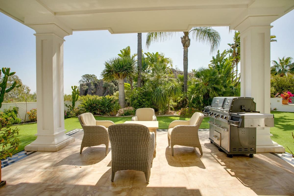 5 bedroom Villa for sale in Benahavis with pool garage - € 4,500,000 (Ref: 10166902)