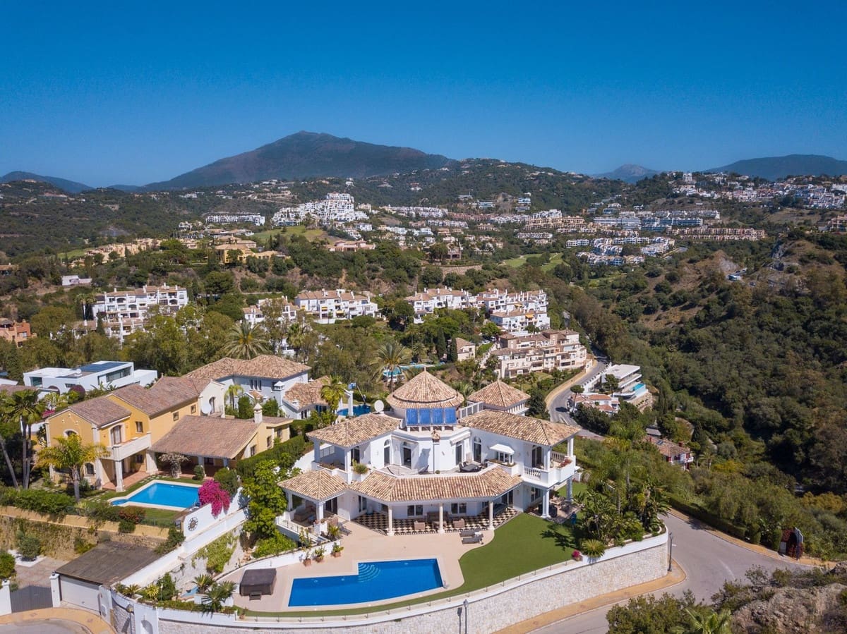 5 bedroom Villa for sale in Benahavis with pool garage - € 4,500,000 (Ref: 10166902)
