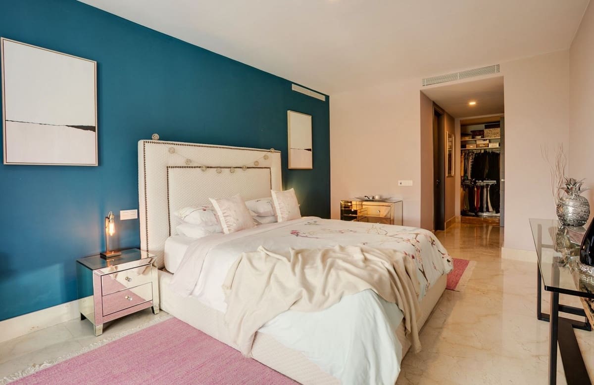 6 bedroom Villa for sale in Benahavis with pool garage - € 3,995,000 (Ref: 10166904)
