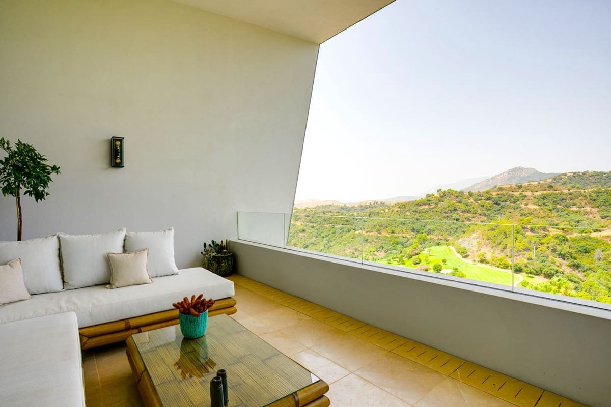 6 bedroom Villa for sale in Benahavis with pool garage - € 3,995,000 (Ref: 10166904)