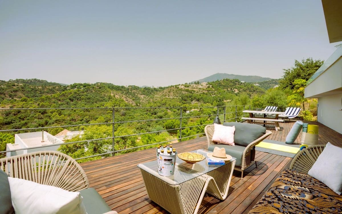 6 bedroom Villa for sale in Benahavis with pool garage - € 3,995,000 (Ref: 10166904)