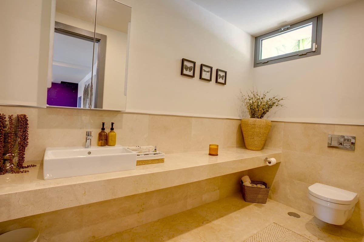 6 bedroom Villa for sale in Benahavis with pool garage - € 3,995,000 (Ref: 10166904)