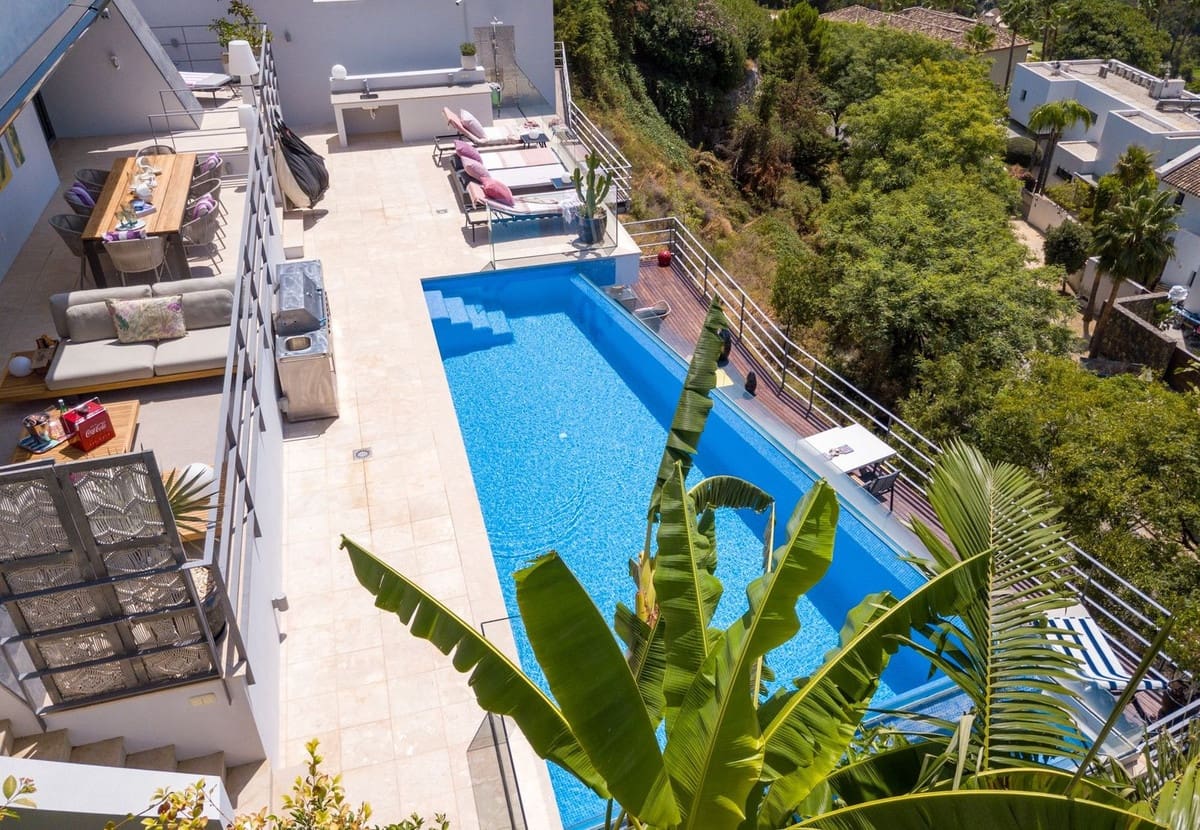 6 bedroom Villa for sale in Benahavis with pool garage - € 3,995,000 (Ref: 10166904)