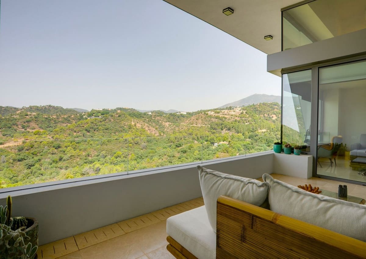 6 bedroom Villa for sale in Benahavis with pool garage - € 3,995,000 (Ref: 10166904)