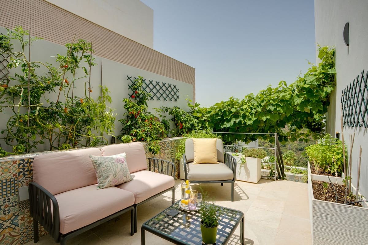 6 bedroom Villa for sale in Benahavis with pool garage - € 3,995,000 (Ref: 10166904)