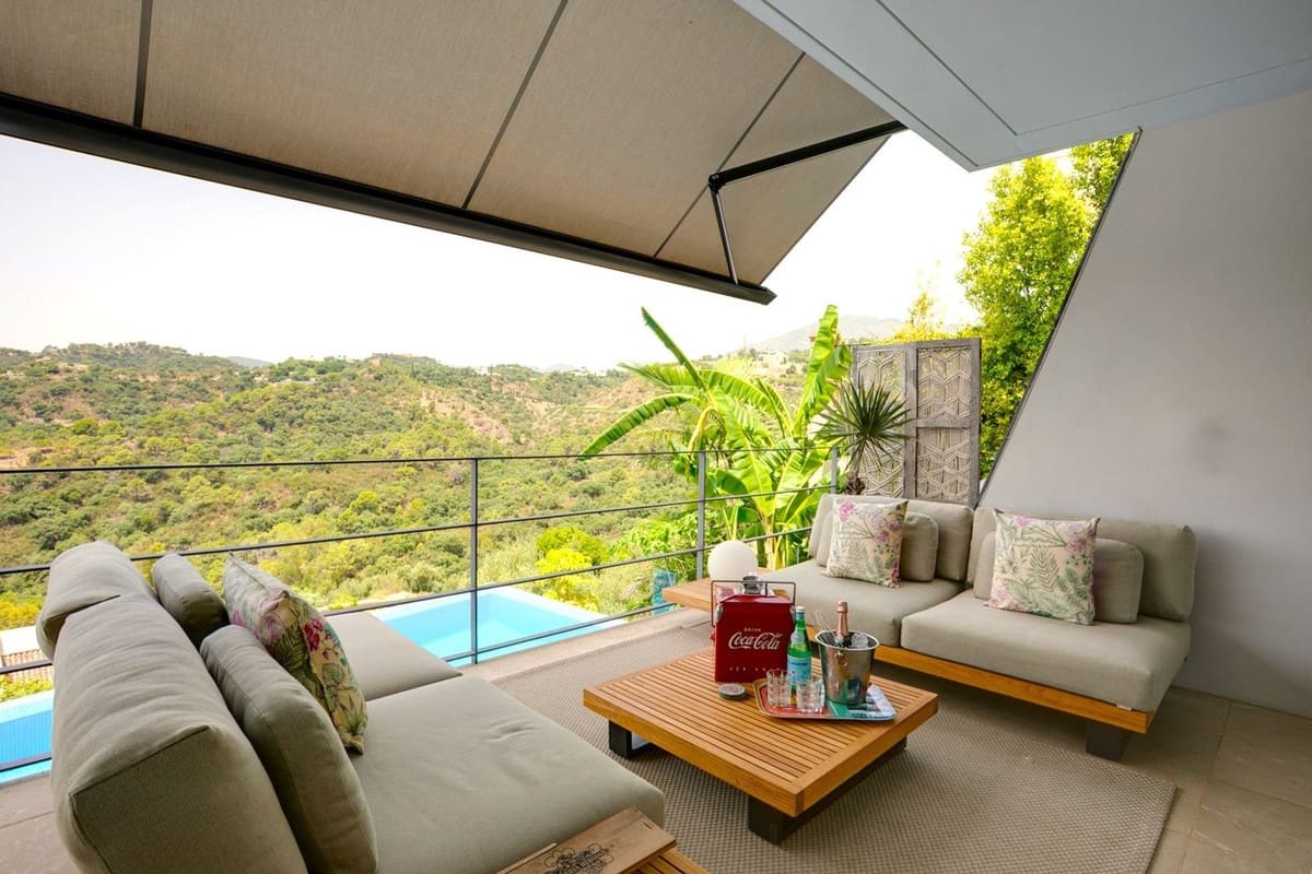 6 bedroom Villa for sale in Benahavis with pool garage - € 3,995,000 (Ref: 10166904)