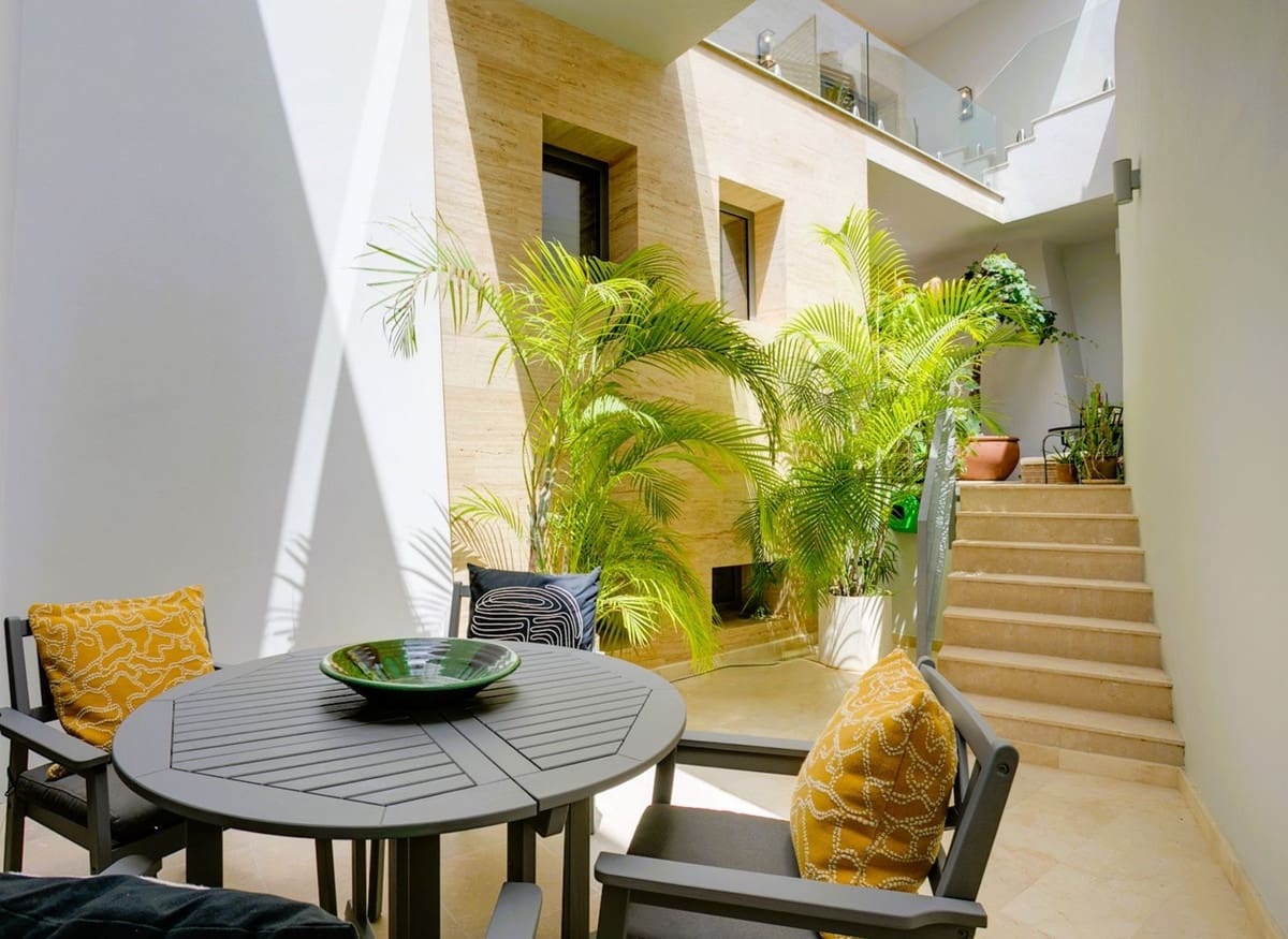 6 bedroom Villa for sale in Benahavis with pool garage - € 3,995,000 (Ref: 10166904)