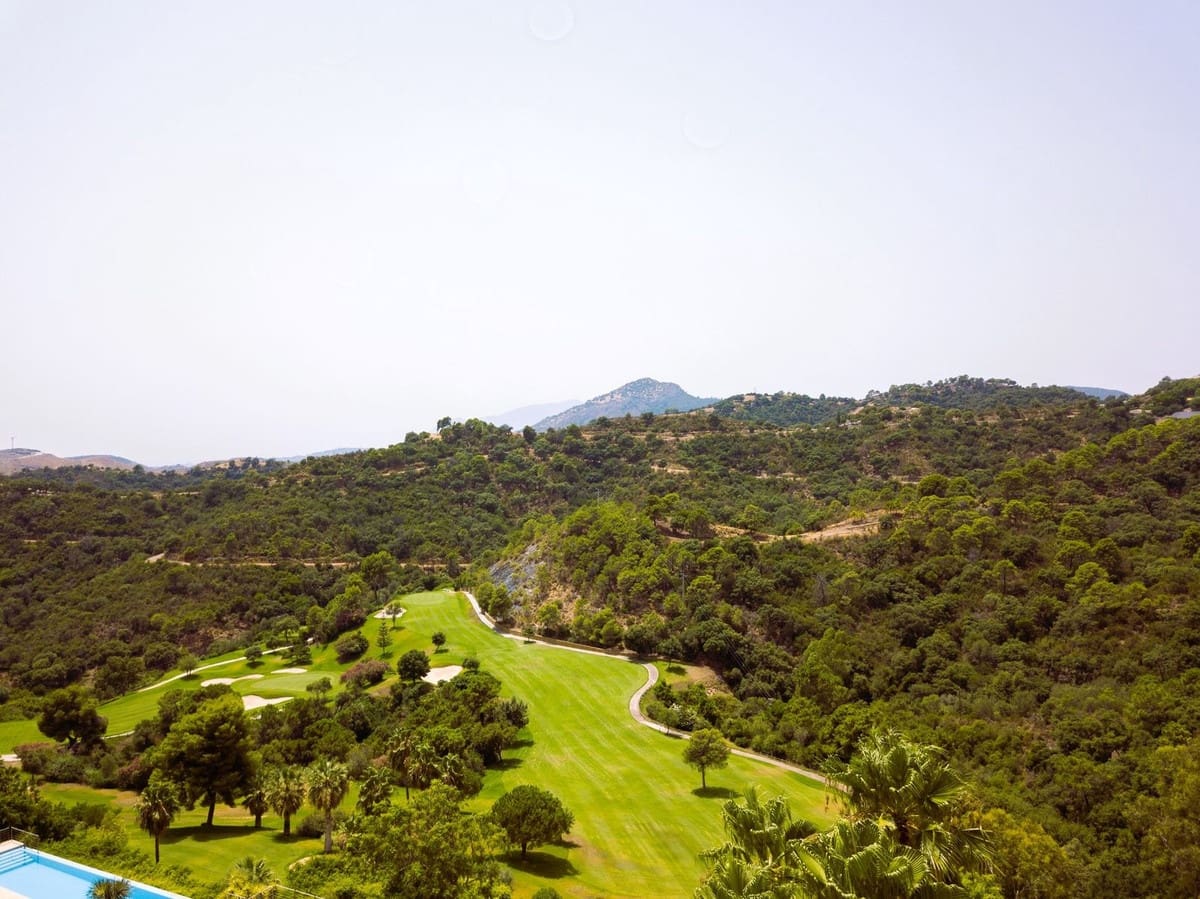 6 bedroom Villa for sale in Benahavis with pool garage - € 3,995,000 (Ref: 10166904)