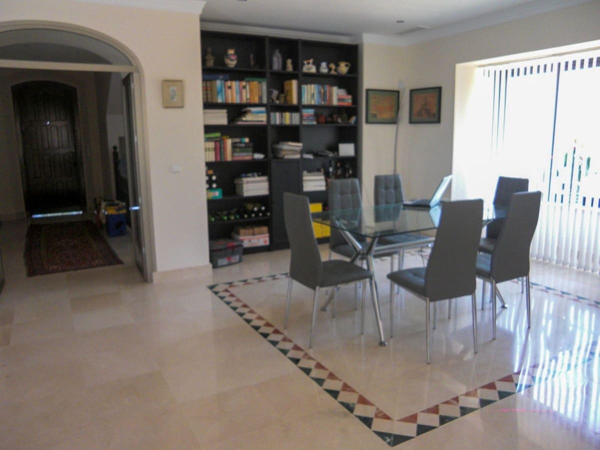 4 bedroom Villa for sale in Arcos de la Frontera with pool garage - € 795,000 (Ref: 10166915)