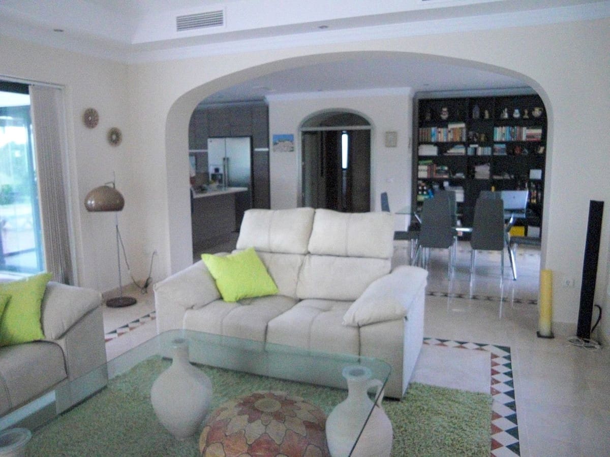 4 bedroom Villa for sale in Arcos de la Frontera with pool garage - € 795,000 (Ref: 10166915)