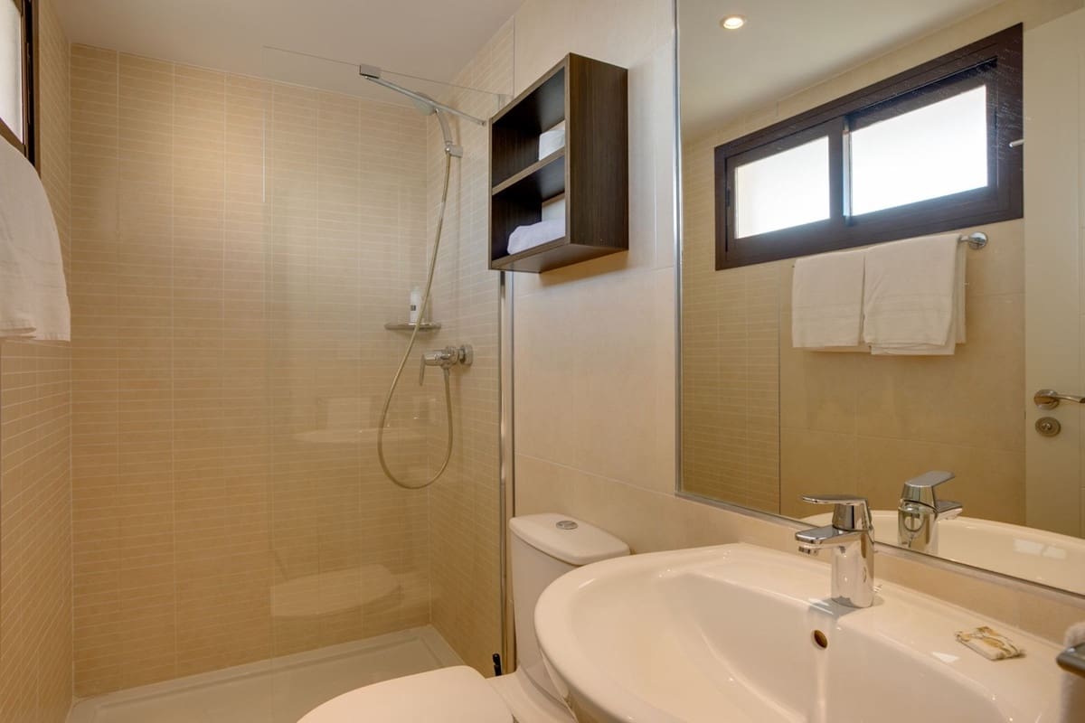 2 sovrum Kommersiell till salu i Estepona med pool - 149 000 € (Ref: 8008947)